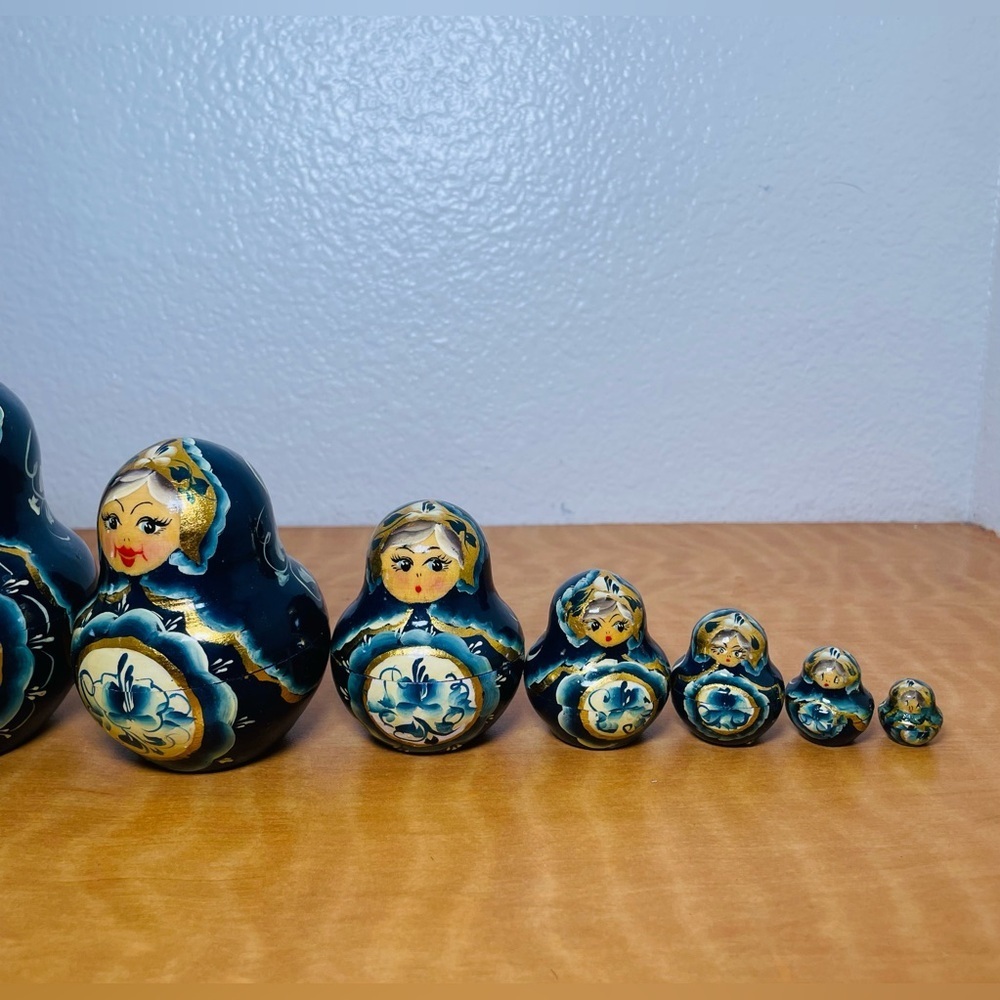Set of Blue and White Matryoshka Dolls - Picture 3 of 13